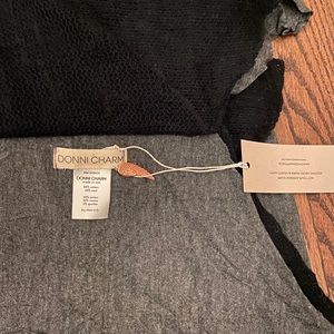 NWT Donni Charm Black/Grey Scarf